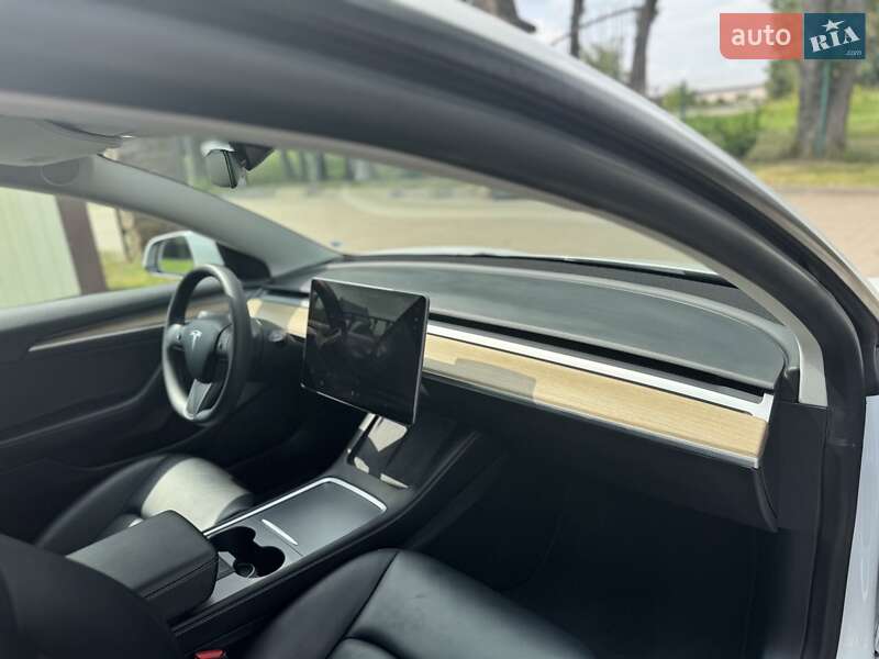 Седан Tesla Model 3 2022 в Стрые