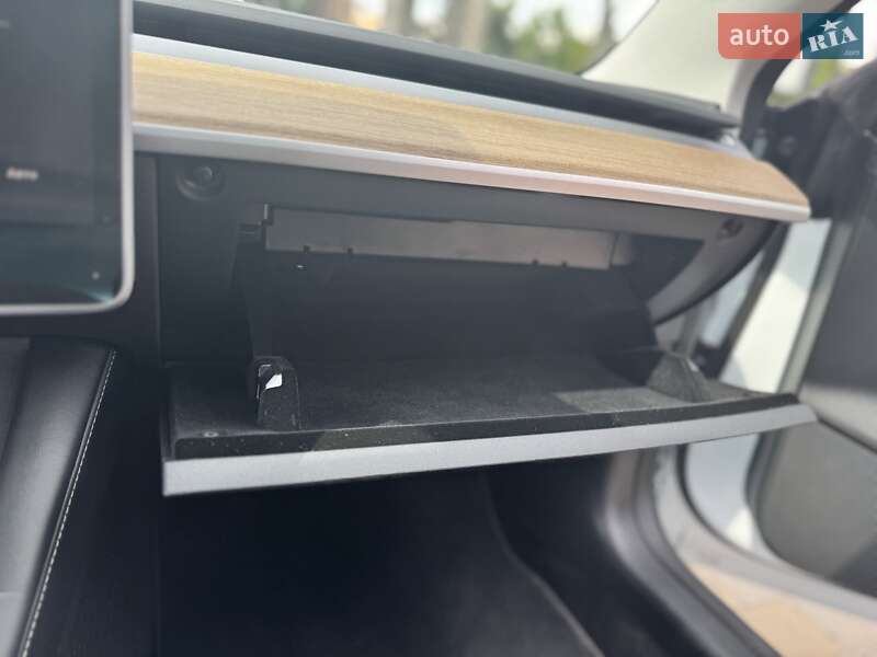 Седан Tesla Model 3 2022 в Стрые