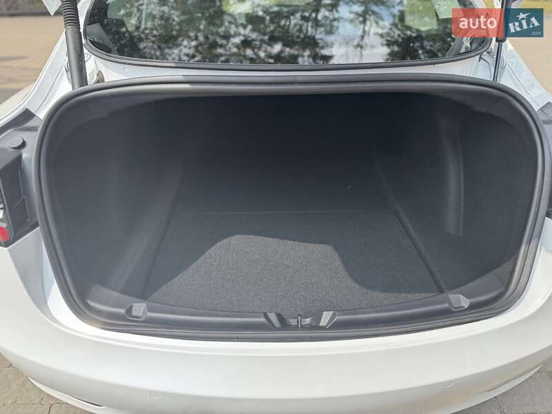 Седан Tesla Model 3 2022 в Стрые