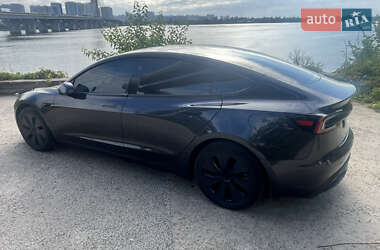 Седан Tesla Model 3 2024 в 