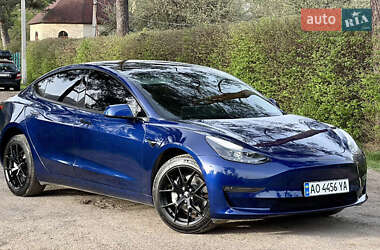 Седан Tesla Model 3 2022 в 