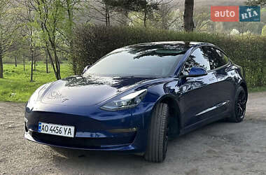 Седан Tesla Model 3 2022 в 