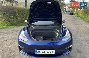 Седан Tesla Model 3 2022 в 