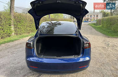 Седан Tesla Model 3 2022 в 