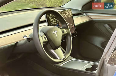 Седан Tesla Model 3 2022 в 