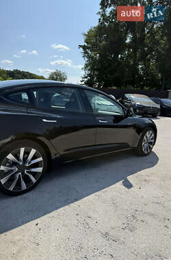 Седан Tesla Model 3 2024 в 