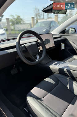 Седан Tesla Model 3 2024 в 