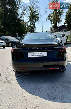 Седан Tesla Model 3 2024 в 
