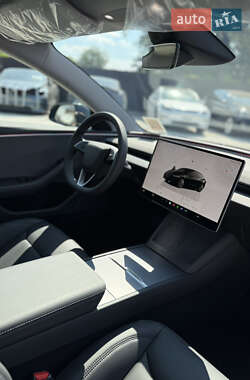 Седан Tesla Model 3 2024 в 