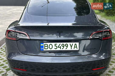 Седан Tesla Model 3 2022 в 