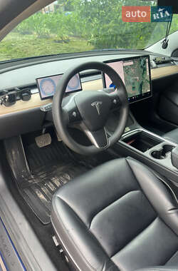 Седан Tesla Model 3 2021 в 