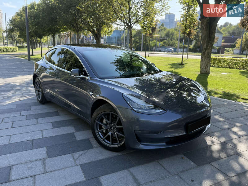Седан Tesla Model 3 2019 в Днепре