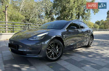 Седан Tesla Model 3 2019 в 
