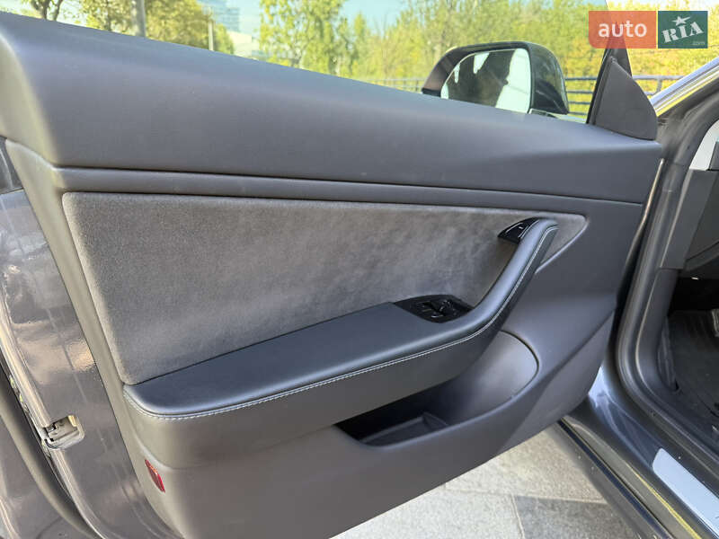 Седан Tesla Model 3 2019 в Днепре