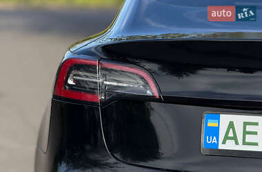 Седан Tesla Model 3 2019 в 
