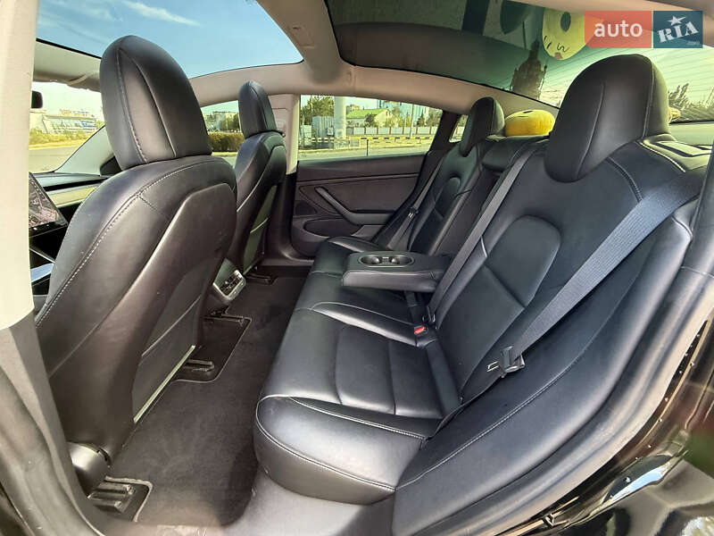 Седан Tesla Model 3 2019 в Кривому Розі