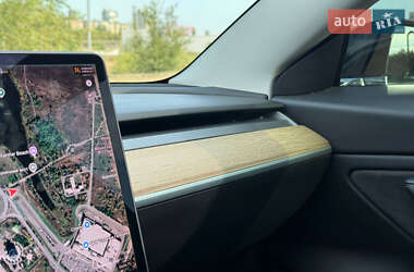 Седан Tesla Model 3 2019 в 