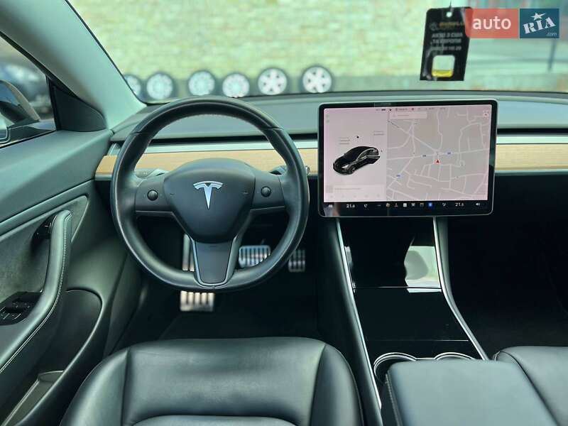 Седан Tesla Model 3 2018 в Коломиї