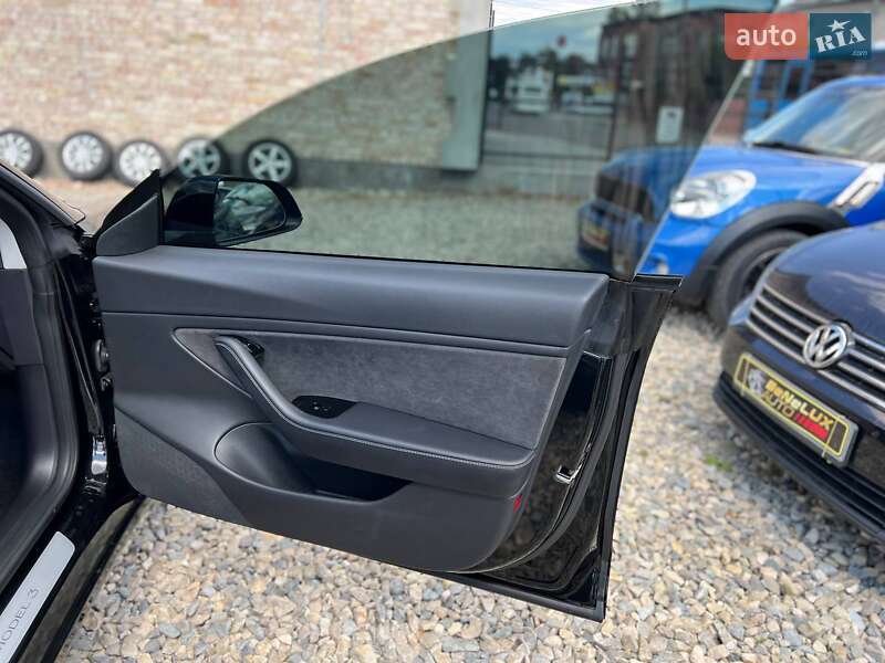 Седан Tesla Model 3 2018 в Коломиї