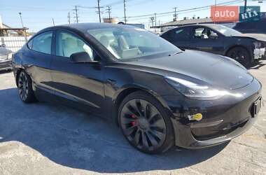 Седан Tesla Model 3 2022 в 