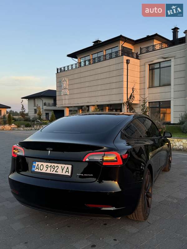 Седан Tesla Model 3 2020 в Хусте