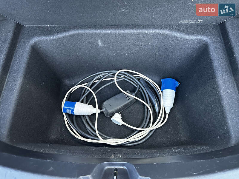 Седан Tesla Model 3 2019 в Львові
