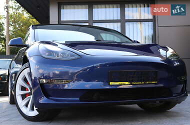 Седан Tesla Model 3 2022 в 