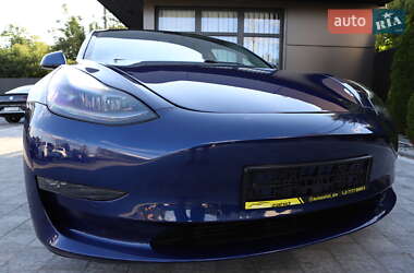 Седан Tesla Model 3 2022 в 