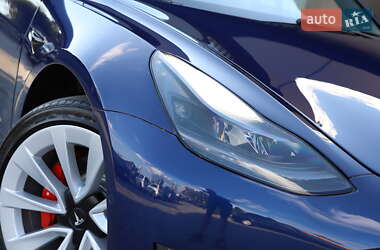 Седан Tesla Model 3 2022 в 