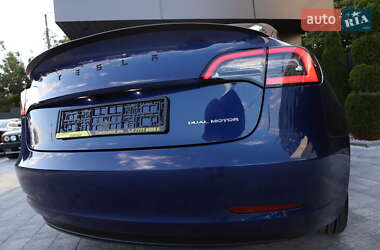 Седан Tesla Model 3 2022 в 