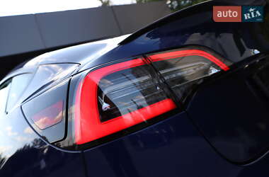 Седан Tesla Model 3 2022 в 