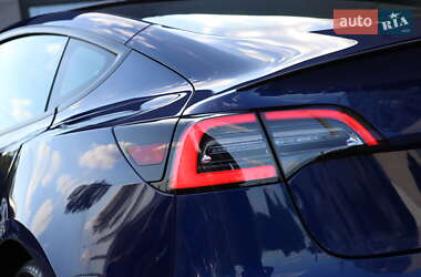 Седан Tesla Model 3 2022 в 