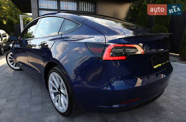 Седан Tesla Model 3 2022 в 
