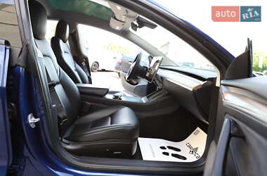 Седан Tesla Model 3 2022 в 
