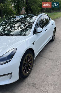 Седан Tesla Model 3 2021 в 