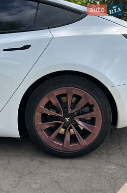 Седан Tesla Model 3 2021 в 