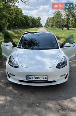 Седан Tesla Model 3 2021 в 