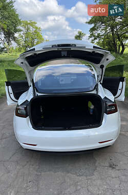 Седан Tesla Model 3 2021 в 