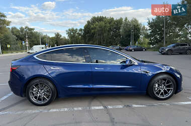 Седан Tesla Model 3 2019 в 