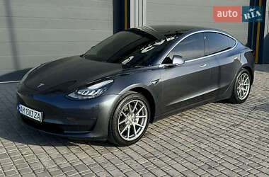 Седан Tesla Model 3 2019 в Львові