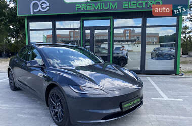 Седан Tesla Model 3 2024 в 