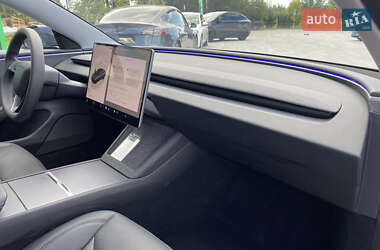 Седан Tesla Model 3 2024 в 