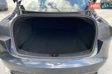 Седан Tesla Model 3 2024 в 
