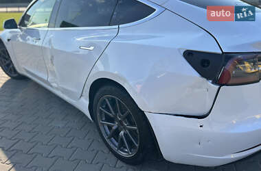 Седан Tesla Model 3 2020 в 