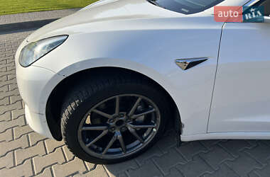 Седан Tesla Model 3 2020 в 