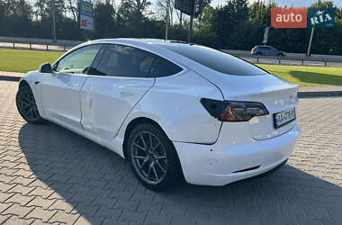 Седан Tesla Model 3 2020 в 