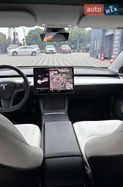 Седан Tesla Model 3 2021 в 