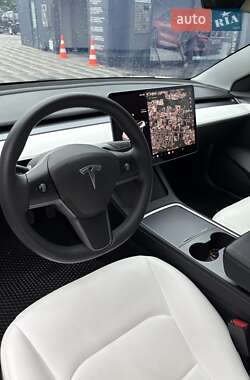 Седан Tesla Model 3 2021 в 
