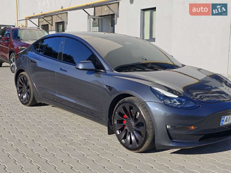 Седан Tesla Model 3 2023 в Фастові