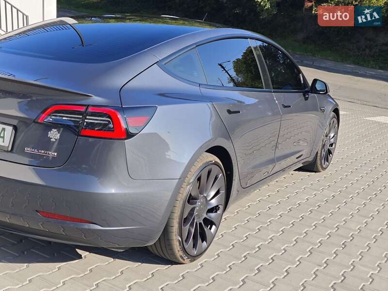 Седан Tesla Model 3 2023 в Фастові